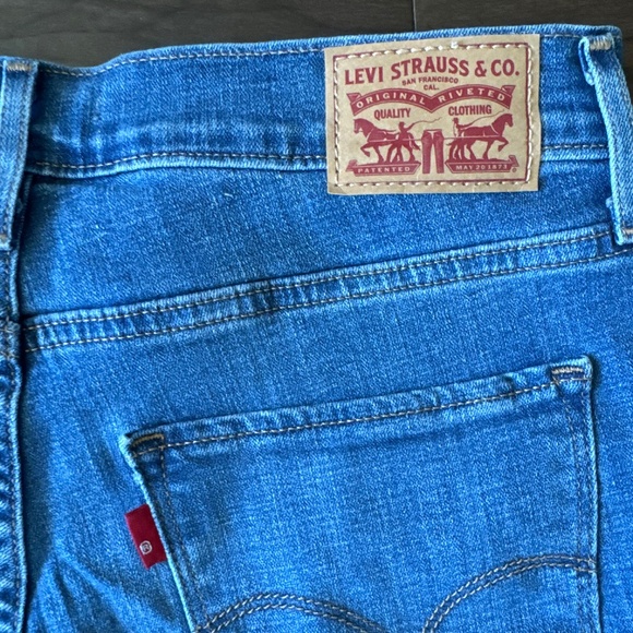 Levi's 724 High-Rise Straight Distressed Blue Jeans - Picture 3 of 4